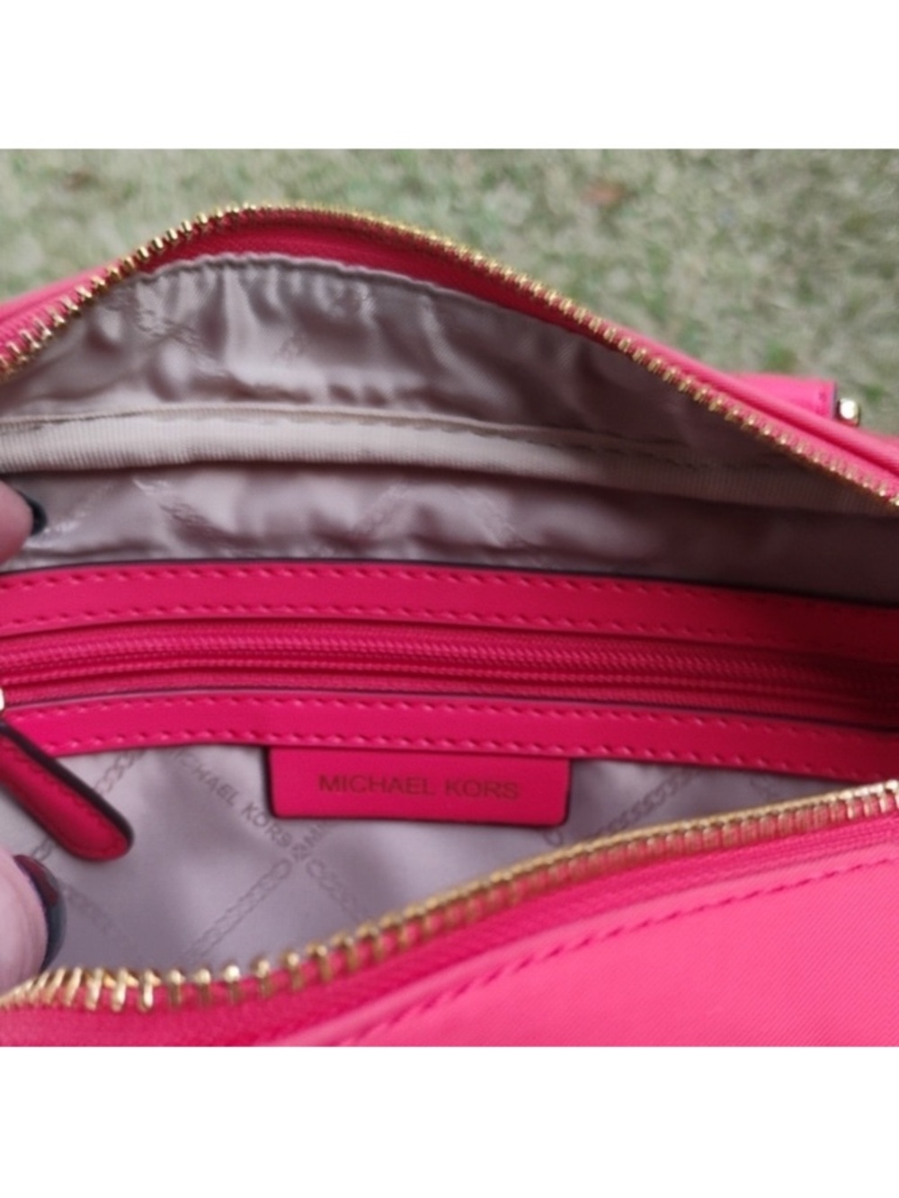 Michael Kors Elliot Small Utility Camera Messenger bag. - Picture 9 of 10